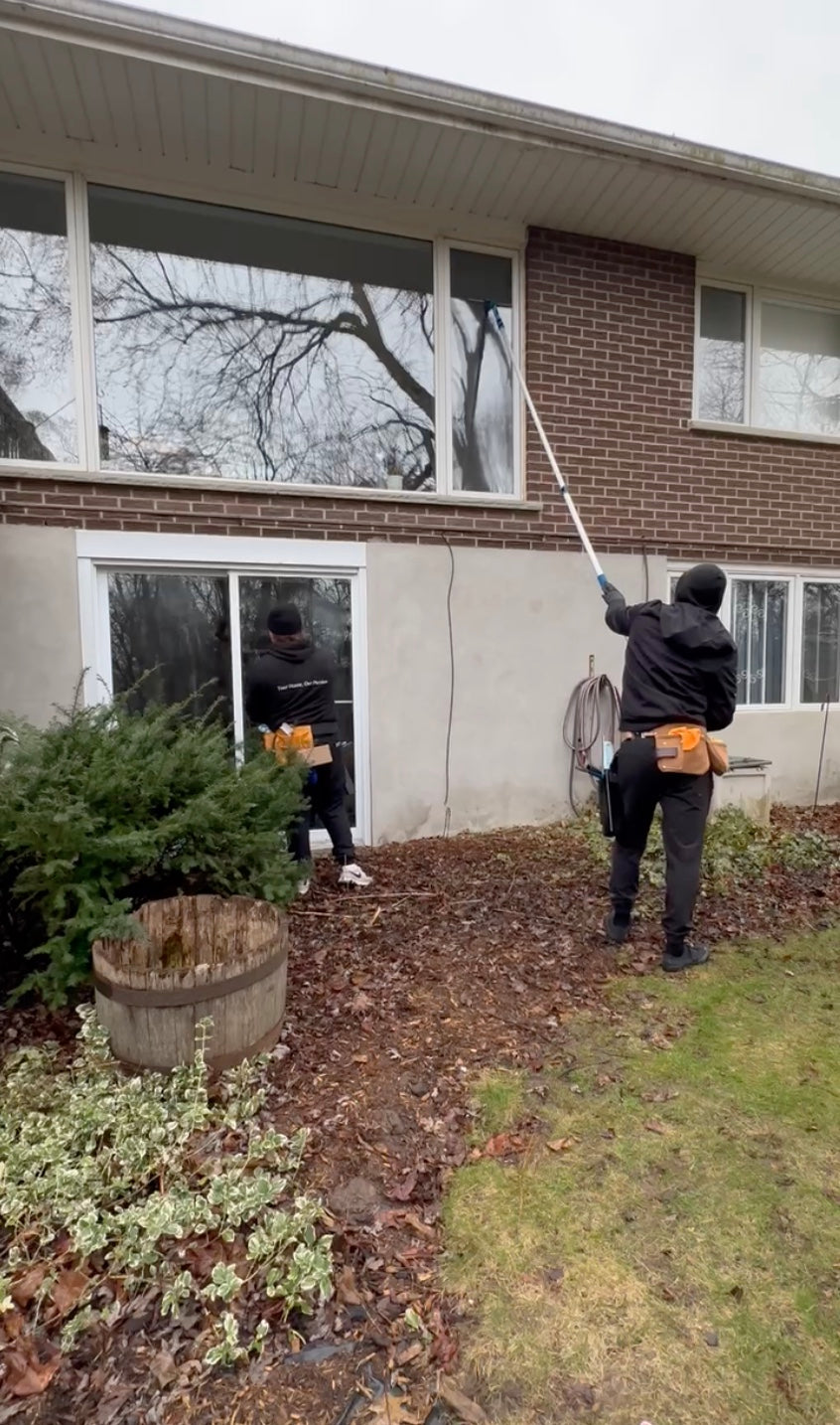 Cambridge Window Cleaning: Expertise vs Effort: Professional vs DIY Window Cleaning